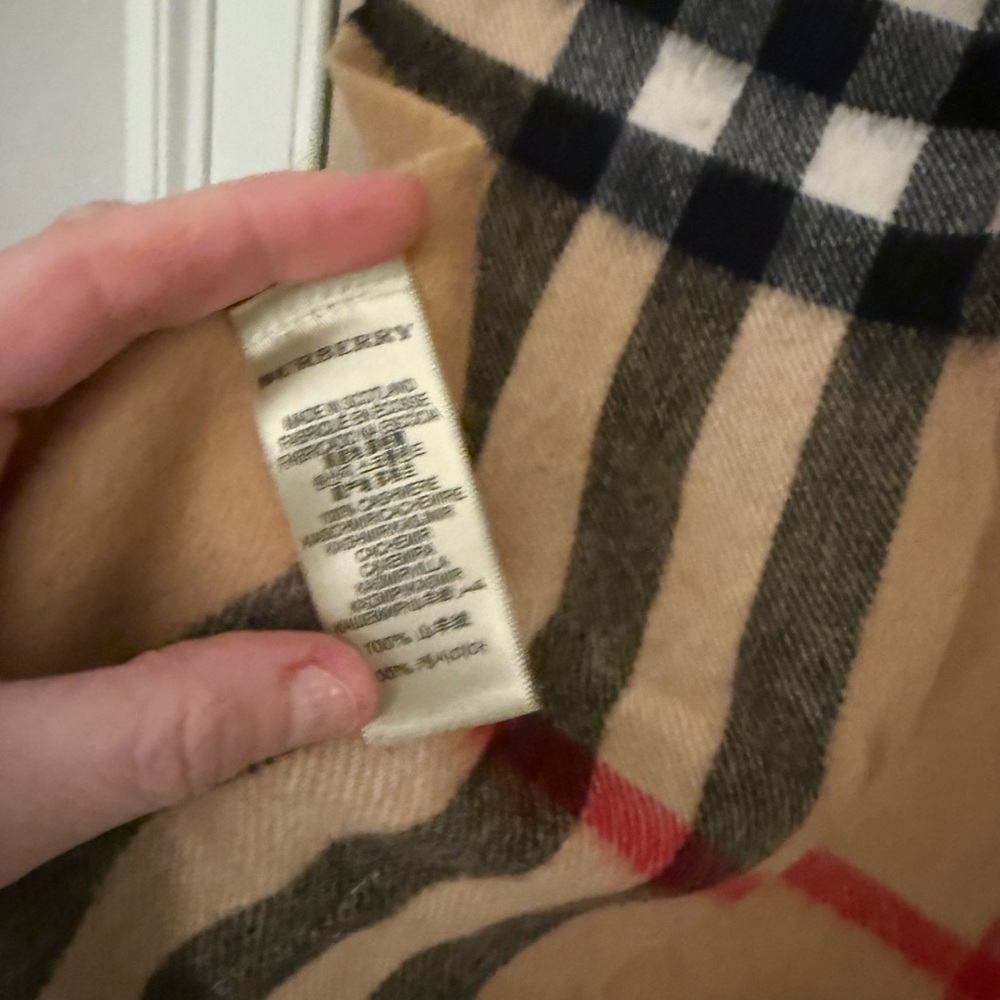 NWT Burberry Beige Classic Checkered Cashmere Scarf - Picture 8 of 8